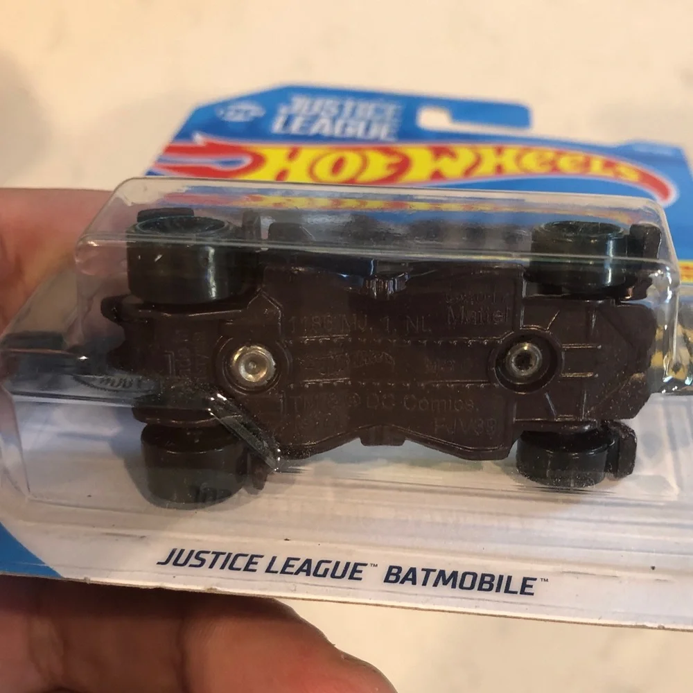 Mattel Hot Wheels Justice League Batmobile - Black and Blue